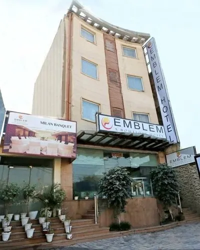 Escorts Near Emblem Hotel New Delhi