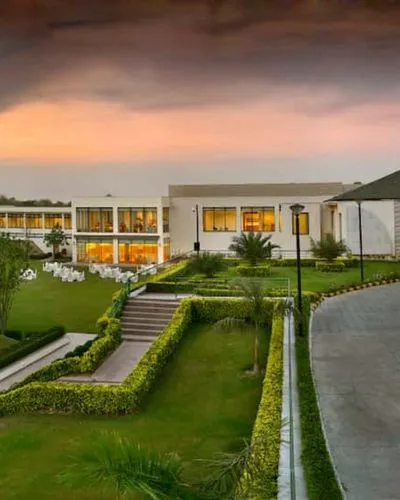 Escorts Near Four Points By Sheraton Hotel New Delhi