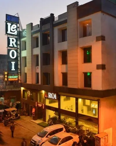 Escorts Near Le Roi Hotel New Delhi