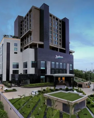 Escorts Near Radisson Blu Hotel Kaushambi
