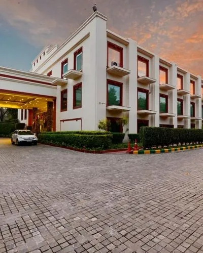 Escorts Near The Ocean Pearl Retreat Hotel New Delhi